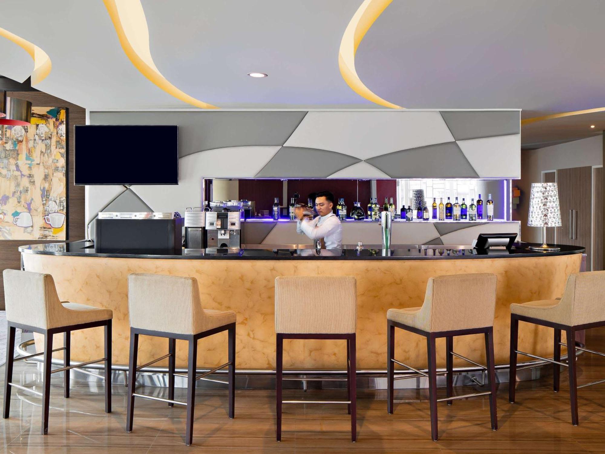 Novotel Jakarta Gajah Mada Exterior photo