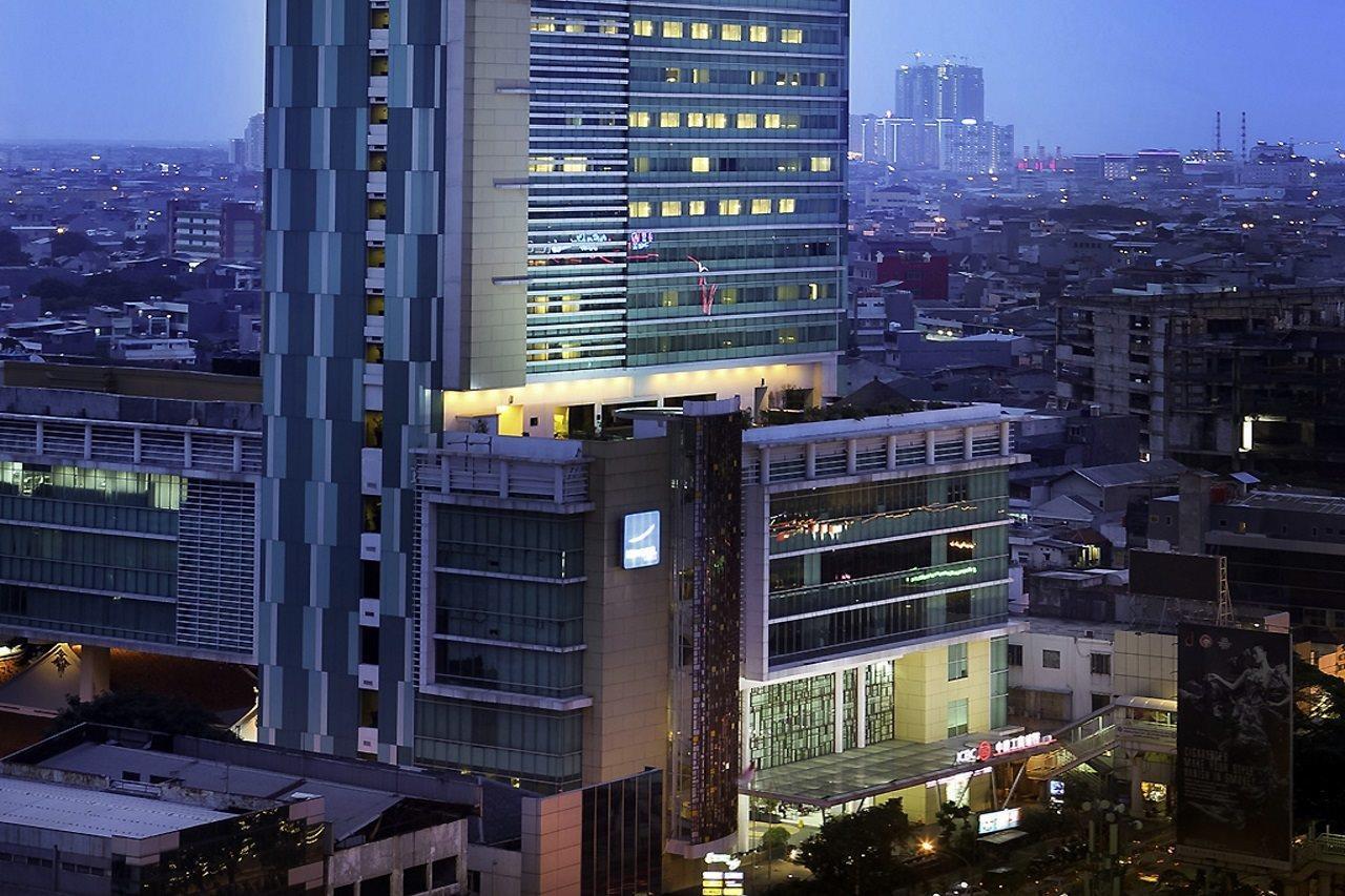 Novotel Jakarta Gajah Mada Exterior photo